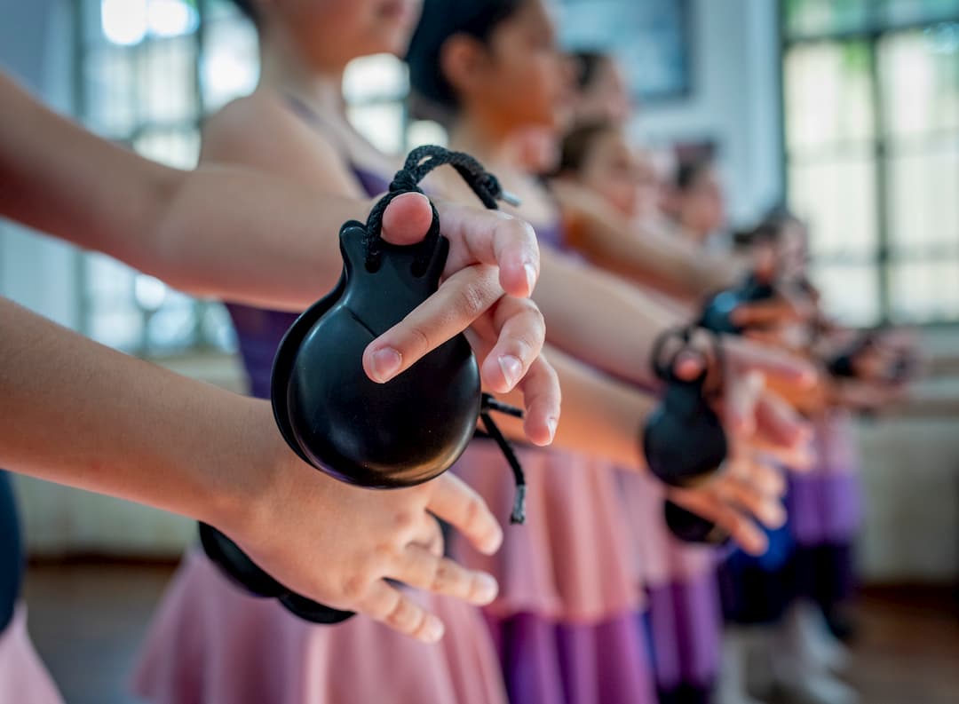 Manos con castañuelas de danza española